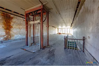 111 E 7th Street, Shiner, TX 77984 - Photo 15