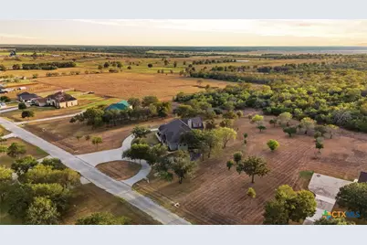 432 Creekwood Drive, Gonzales, TX 78629 - Photo 5