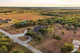 432 Creekwood Dr, Gonzales, TX 78629 - Photo 5