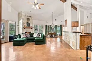 2 Trophy Ln, New Braunfels, TX 78132 - Photo 5