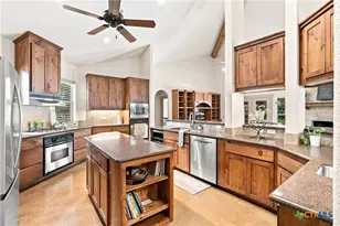 2 Trophy Ln, New Braunfels, TX 78132 - Photo 9