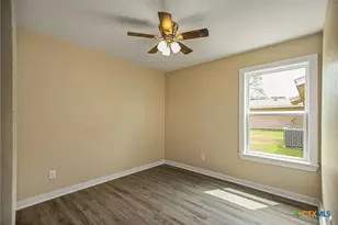 526 Fairmont St, Port Lavaca, TX 77979 - Photo 13