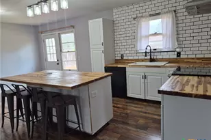 1010 E Church St, Cuero, TX 77954 - Photo 11