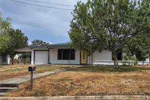 1010 E Church St, Cuero, TX 77954 - Photo 3