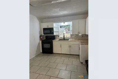 753 San Antonio Ave, Seguin, TX 78155 - Photo 3