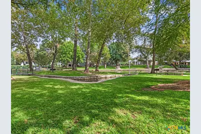 1070 Hayselton Avenue, New Braunfels, TX 78130 - Photo 9