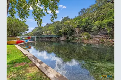 1070 Hayselton Avenue, New Braunfels, TX 78130 - Photo 5