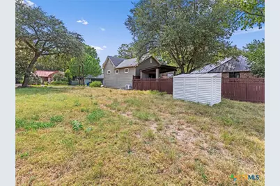 1070 Hayselton Avenue, New Braunfels, TX 78130 - Photo 15