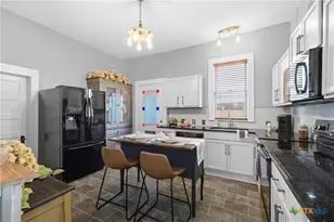 612 W Grand Ave, Yoakum, TX 77995 - Photo 31
