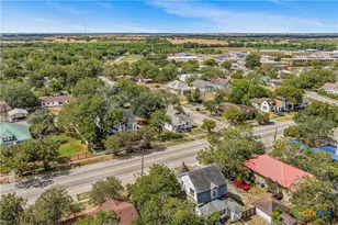 612 W Grand Ave, Yoakum, TX 77995 - Photo 43
