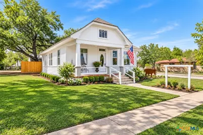 612 W Grand Avenue, Yoakum, TX 77995 - Photo 1