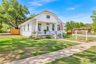 612 W Grand Ave, Yoakum, TX 77995 - Photo 3