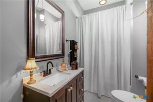 612 W Grand Ave, Yoakum, TX 77995 - Photo 27