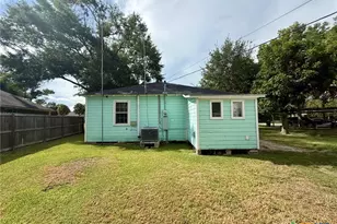 406 E Tres Palacios Ave, Palacios, TX 77465 - Photo 29