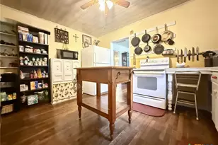 406 E Tres Palacios Ave, Palacios, TX 77465 - Photo 13