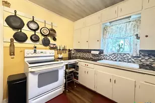 406 E Tres Palacios Ave, Palacios, TX 77465 - Photo 15