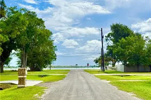 406 E Tres Palacios Ave, Palacios, TX 77465 - Photo 43