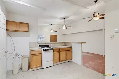 206 E Pine Street, Seguin, TX 78155 - Photo 17