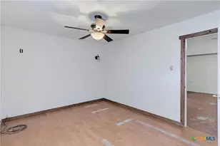 206 E Pine St, Seguin, TX 78155 - Photo 19