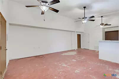 206 E Pine Street, Seguin, TX 78155 - Photo 15