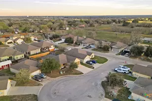 1306 Fern Ct, Gonzales, TX 78629 - Photo 15
