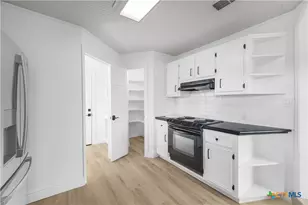 301 Trentwood Cir, Victoria, TX 77901 - Photo 15