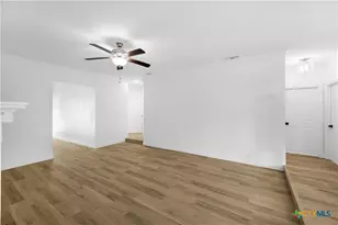 301 Trentwood Cir, Victoria, TX 77901 - Photo 7