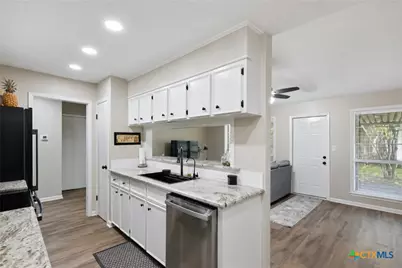 204 Timberlane, Victoria, TX 77901 - Photo 3