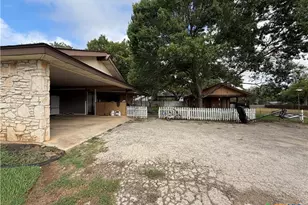 212 S 4th St, Stockdale, TX 78160 - Photo 13