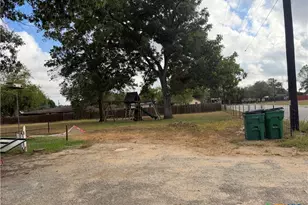 212 S 4th St, Stockdale, TX 78160 - Photo 15