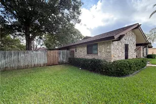 212 S 4th St, Stockdale, TX 78160 - Photo 19