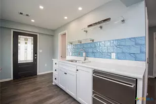 1440 W Bayshore Dr, Palacios, TX 77465 - Photo 11