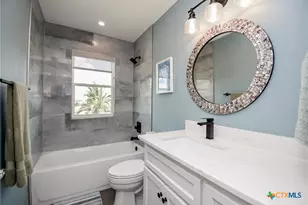 1440 W Bayshore Dr, Palacios, TX 77465 - Photo 33