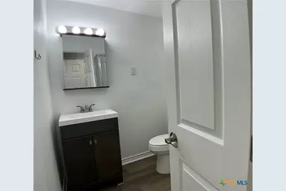 807 Pine Street, Victoria, TX 77901 - Photo 17
