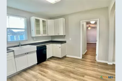 807 Pine Street, Victoria, TX 77901 - Photo 15
