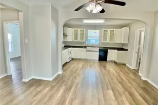 807 Pine St, Victoria, TX 77901 - Photo 9