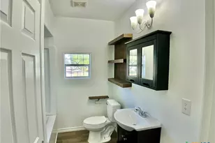 807 Pine St, Victoria, TX 77901 - Photo 11