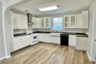807 Pine St, Victoria, TX 77901 - Photo 3