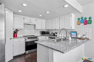 310 Park Village Ln, Seguin, TX 78155 - Photo 5