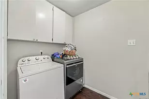 310 Park Village Ln, Seguin, TX 78155 - Photo 7