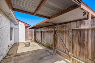 208 Versailles St, Victoria, TX 77904 - Photo 25