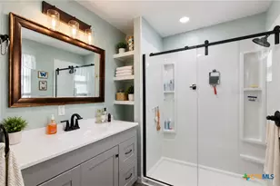 513 Lakeshore Dr, Victoria, TX 77905 - Photo 5