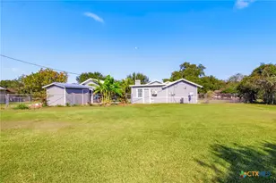 513 Lakeshore Dr, Victoria, TX 77905 - Photo 19