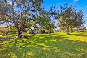 513 Lakeshore Dr, Victoria, TX 77905 - Photo 25