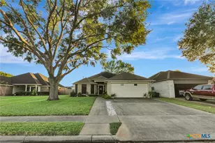 107 Windwood Ln, Victoria, TX 77904 - Photo 3