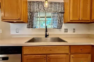 602 Newhaven St, Victoria, TX 77904 - Photo 9