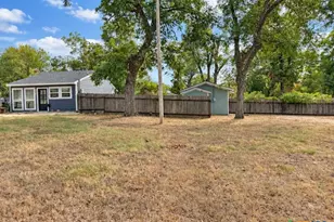 405 & 407 S 6th St, Gatesville, TX 76528 - Photo 3