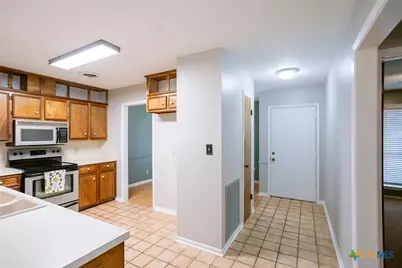 108 Cromwell Drive, Victoria, TX 77901 - Photo 7