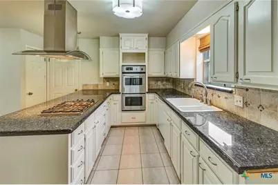 607 Bedivere Drive, Victoria, TX 77904 - Photo 11