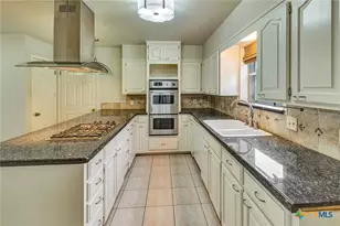 607 Bedivere Dr, Victoria, TX 77904 - Photo 11